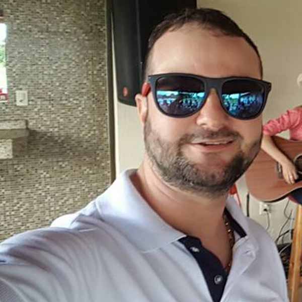 Nandex Fernando apaga velinhas neste domingo