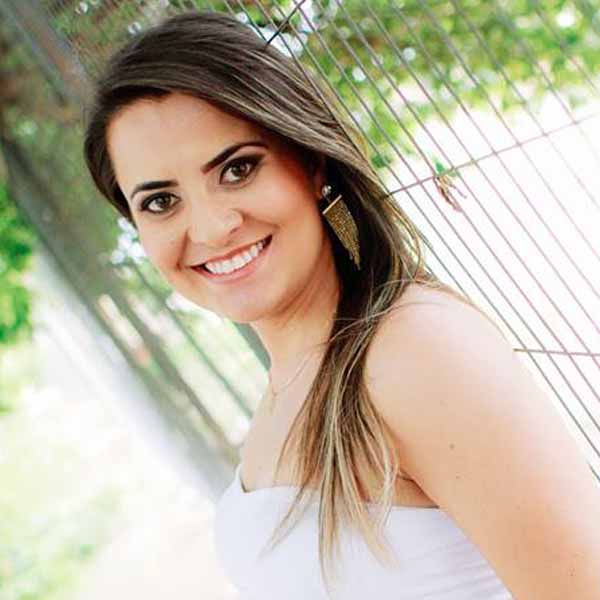 Marceli Moreno apaga velinhas neste domingo