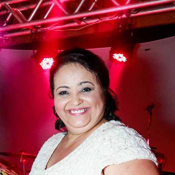 Lucia Ricardo comemora mais um aniversário