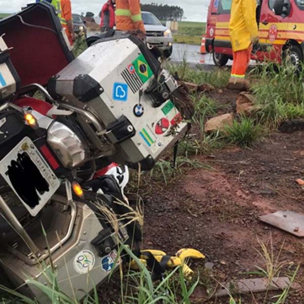 Motociclista tem fratura exposta no braço após queda próximo ao presídio de Florínea