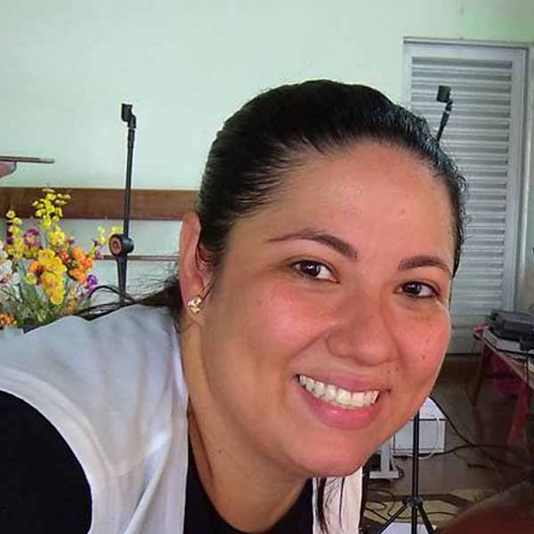 Renata Santos celebra mais um ano de vida