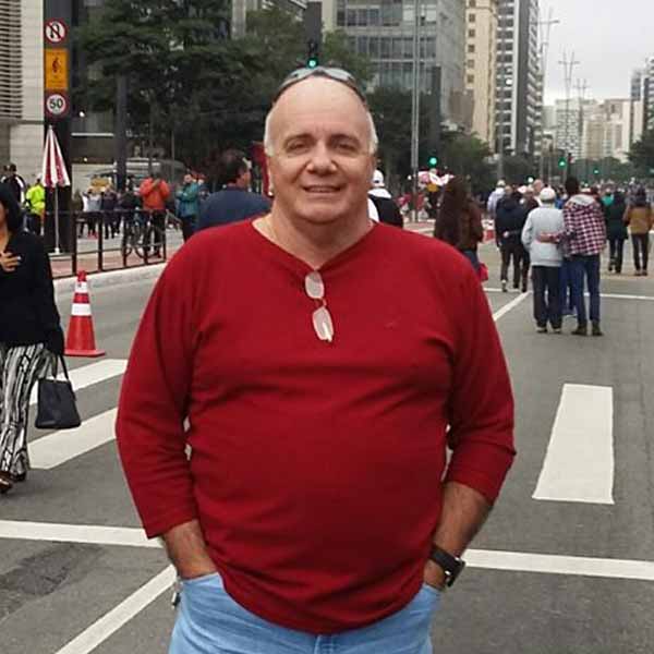 Rubem Costa apaga velinhas nesta sexta