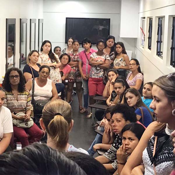 Alunos participam da aula inaugural do Via Rápida Emprego