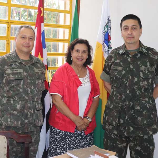 Prefeita recebe visita do novo comandante do TG