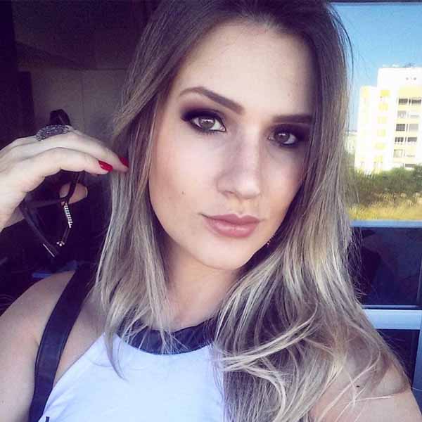 Anelyse Moreno completa idade nova