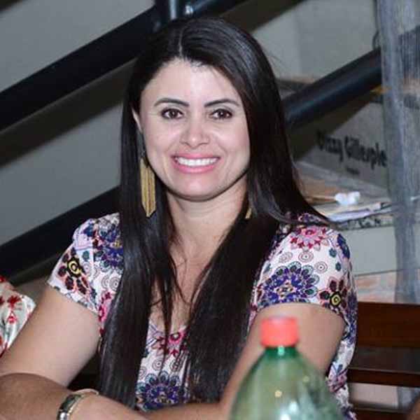 Leila Borges apaga velinhas neste sabado