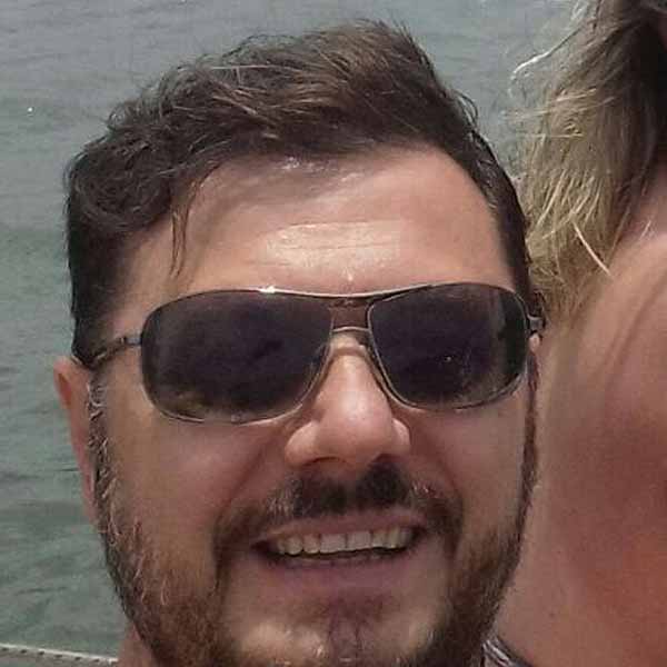César Calesso apaga velinhas neste sábado
