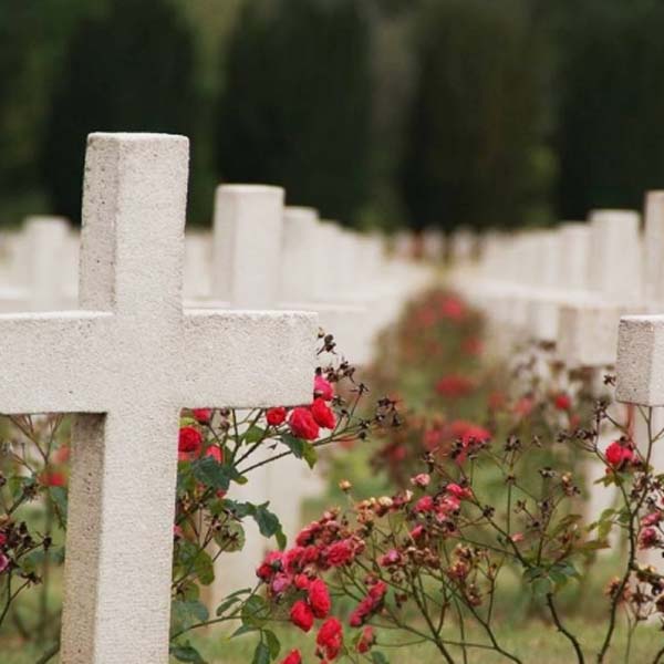 Horas depois de ser dado como morto por três médicos, homem acorda