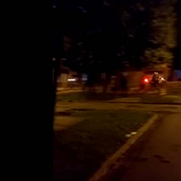 Bicicleta é arremessada contra policial militar em Assis; vídeo