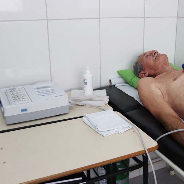 Morador do Jardim das Oliveiras faz exames de eletro no próprio bairro e sai com laudo em mãos