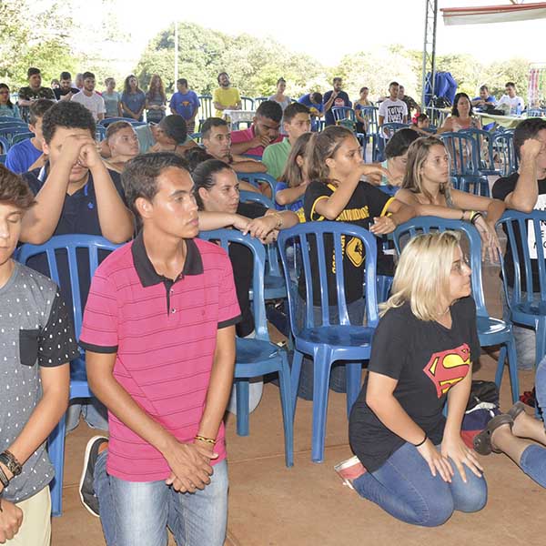 Dezenas de pessoas se reúnem no fim de semana no 5º Retiro Metanoia Louvor Pare
