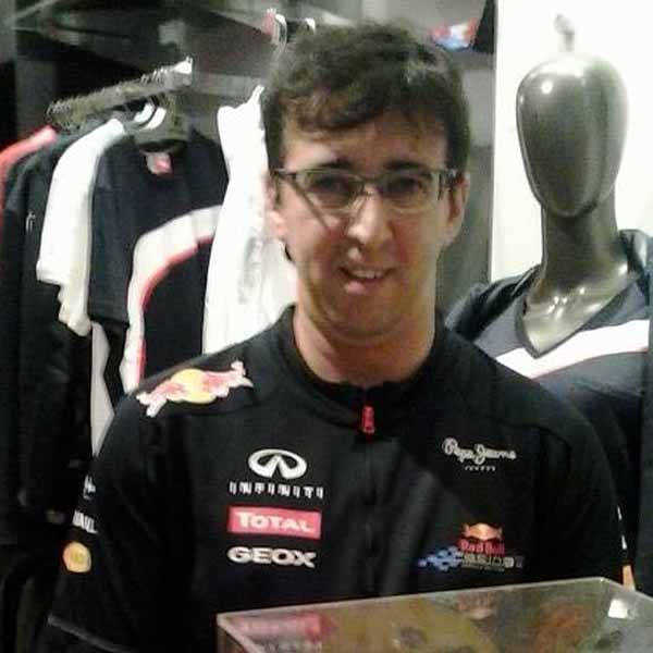 Luciano Oliveira completa idade nova