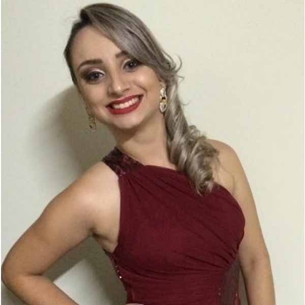 Brenda Mathias completa idade nova