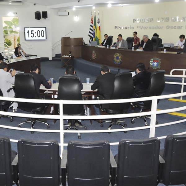Câmara aprova projetos para aumento do salário de servidores e profissionais do magistério
