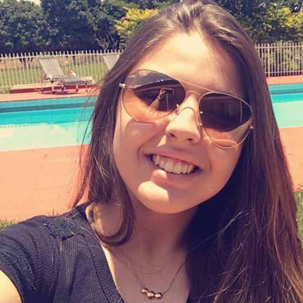 Laura Guedes completa idade nova