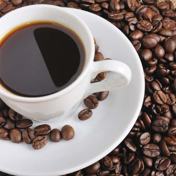 Brasileiro toma cerca de 80 litros de café por ano; entenda benefícios e malefícios