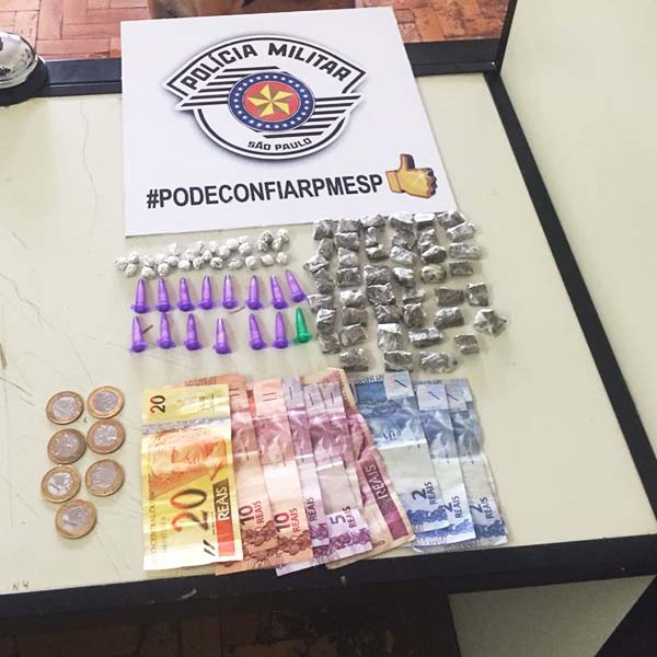 Dezenas de porções de drogas são apreendidas em residência no 'Mario Covas'