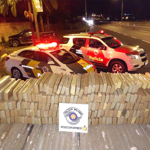 Polícia Rodoviária apreende mais de 1 tonelada de maconha em fundo falso de caminhão