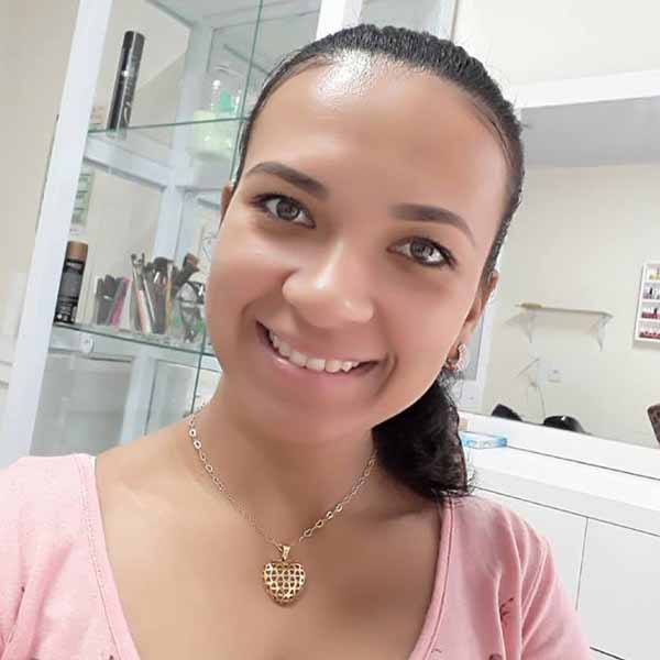 Josiane Queiroz celebra mais um ano de vida