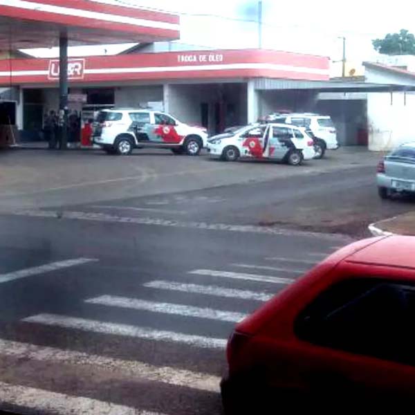 Ladrão faz mulher refém em tentativa de assalto a posto de combustíveis em Assis