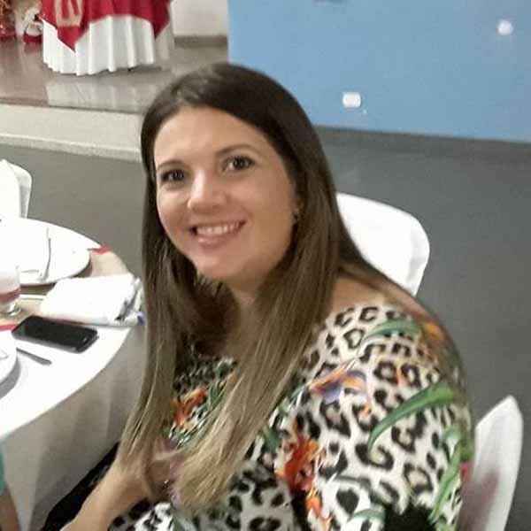 Cristiane Cazarin completa idade nova