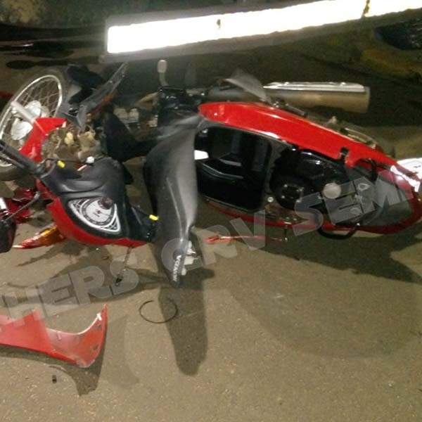 Motociclista fica em estado grave ao bater em caminhão parado em Assis