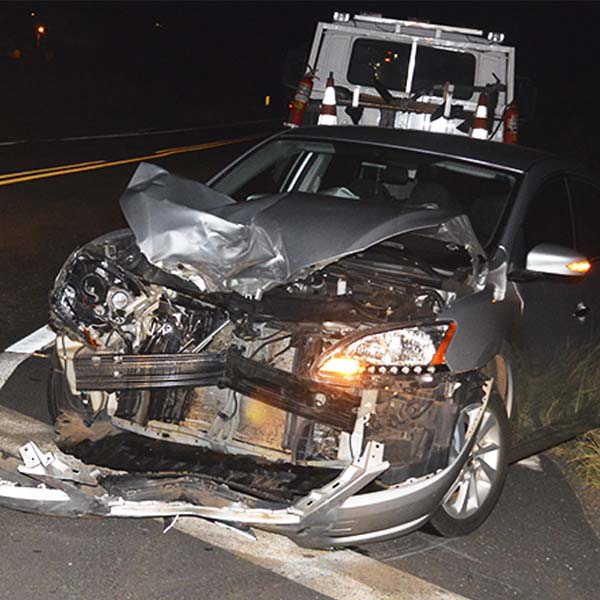 Carro tem frente destruída após colisão na rodovia Paraguaçu/Assis