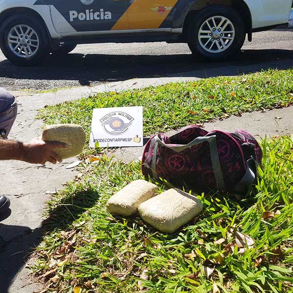Passageiro de ônibus é preso com pasta base de cocaína em Assis