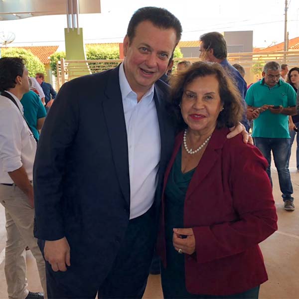 Prefeita Almira assina o Programa Internet para Todos, com ministro Gilberto Kassabi