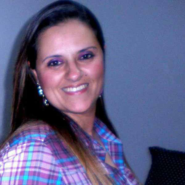 Fernanda Caram comemora mais um aniversário.