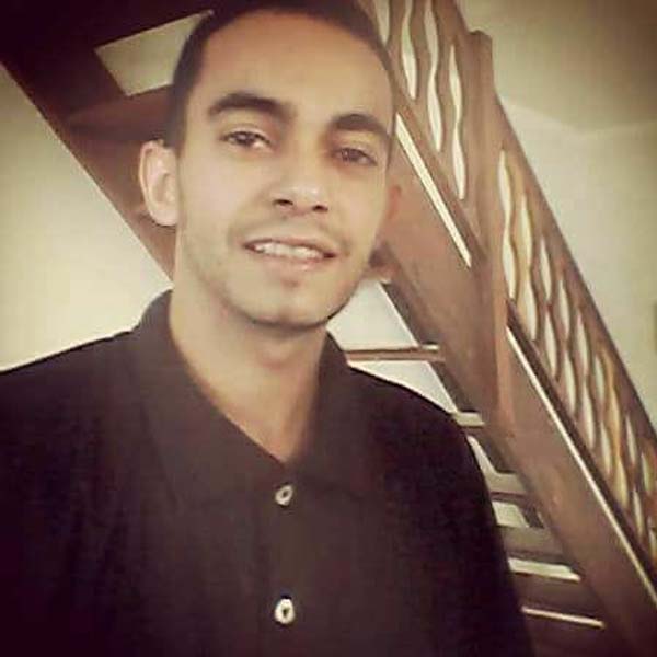Motociclista morre após bater em caminhão estacionado em Assis