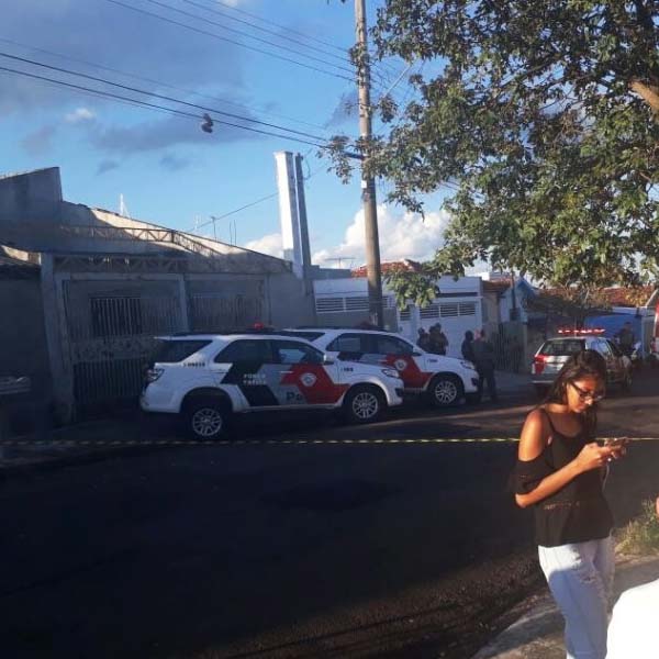 Homem agride e ameaça a mãe de morte e acaba sendo alvejado com um tiro pela PM em Marília