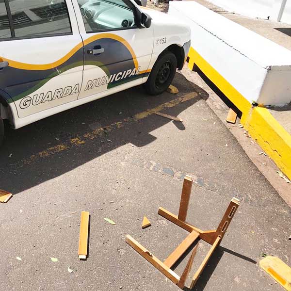 Morador de rua causa danos em viatura da Guarda Municipal