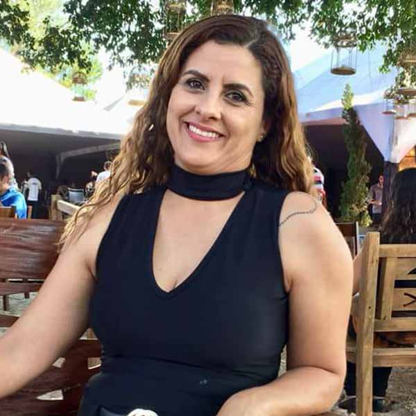Adriana Araujo apaga velinhas neste sábado