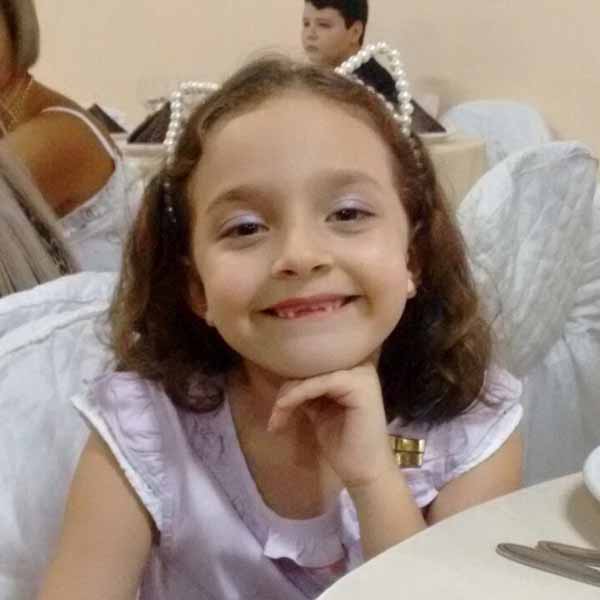 Nicole Moreno apaga velinhas nesta quarta