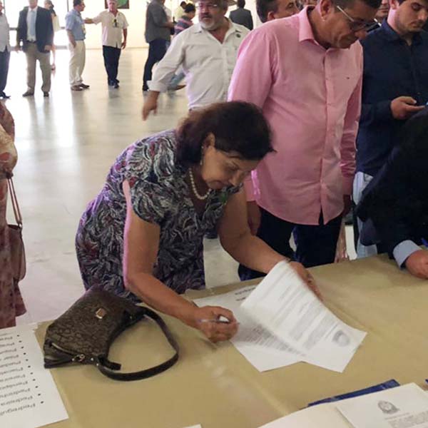 Prefeita Almira assina segunda etapa do convênio do Micro Bacias II