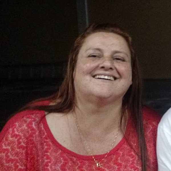 Adriana Terceiros apaga velinhas nesta terça