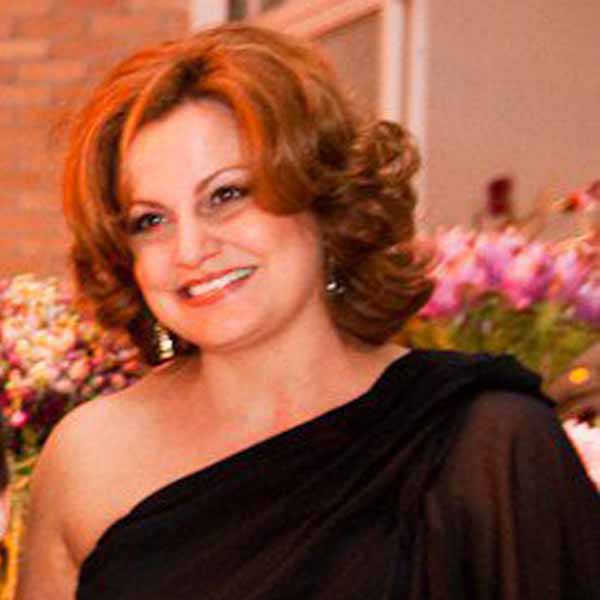 Cybele Soncini apaga velinhas neste sábado