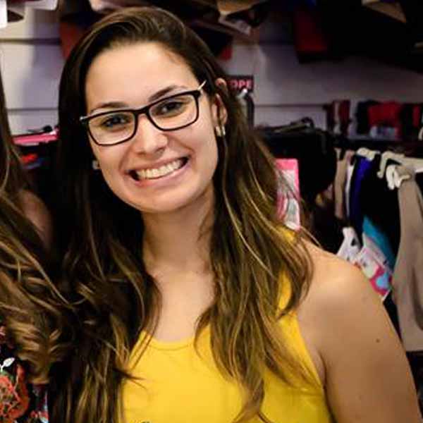 Gisely Benazi celebra mais um ano de vida