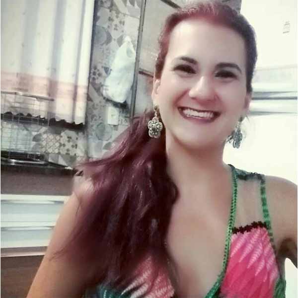 Renata Ferreira apaga velinhas nesta quinta