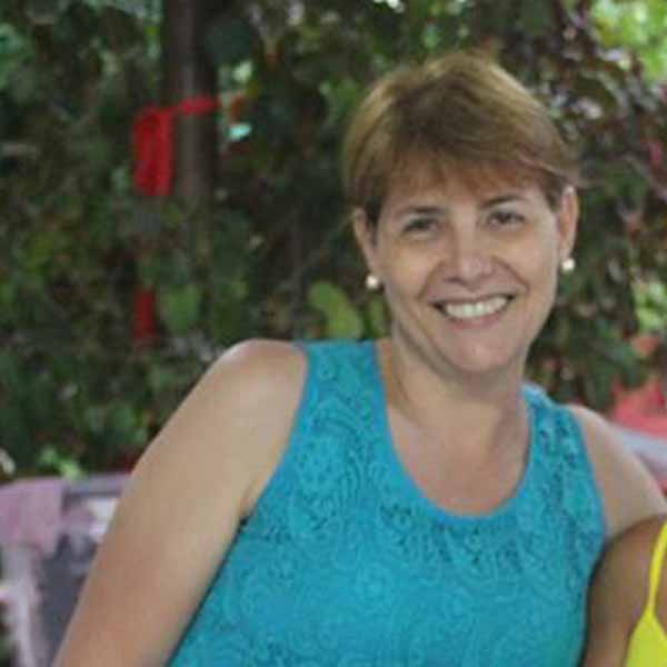 Cassia Poletine celebra mais um ano de vida
