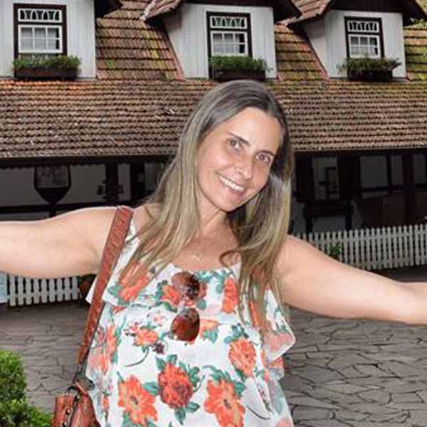 Vânia Viúdes completa idade nova