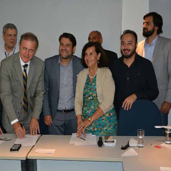 Prefeita Almira assina estatuto de consórcio para construção de aterro intermunicipal