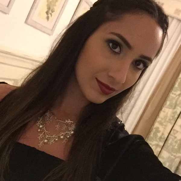 Laura Garms celebra mais um ano de vida