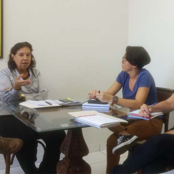 Prefeita Almira convoca reunião de emergência para tratar da merenda da Escola Maria Ângela