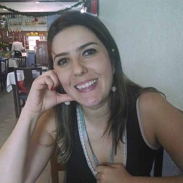 Cecilia Iarossi apaga velinhas nesta segunda