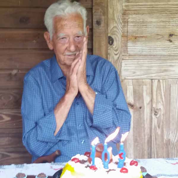 João Negrão apaga 103 velinhas nesta segunda