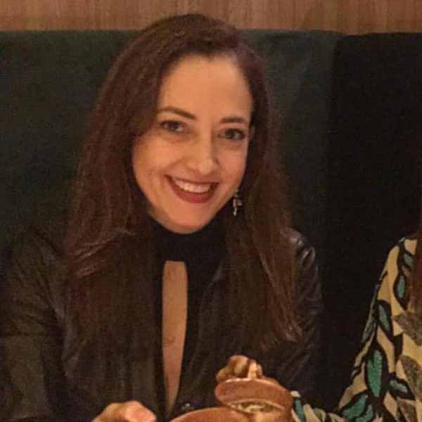Simone Moreira completa idade nova