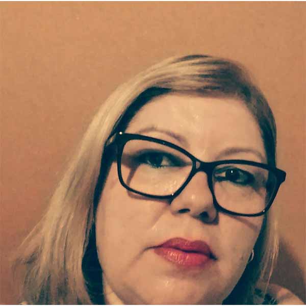 Adriana Kill apaga velinhas nesta terça