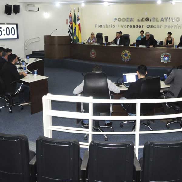 Câmara aprova projetos da Prefeita Almira Garms